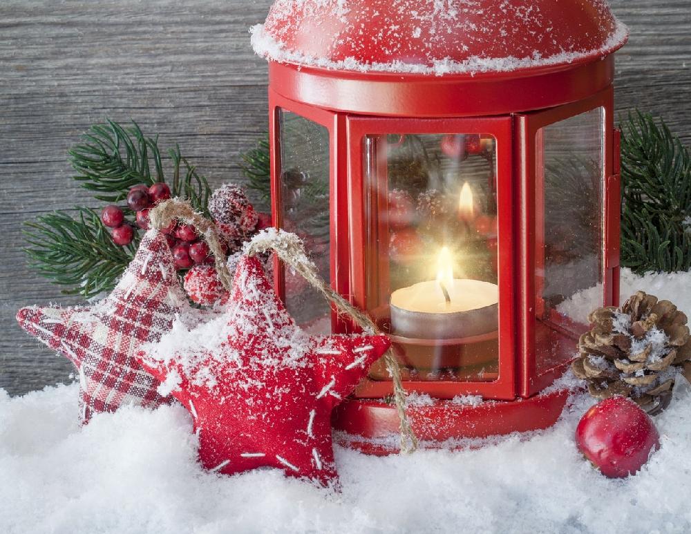 Świetlne dekoracje na Boże Narodzenie. Na jakie ozdoby postawić w tym roku?
